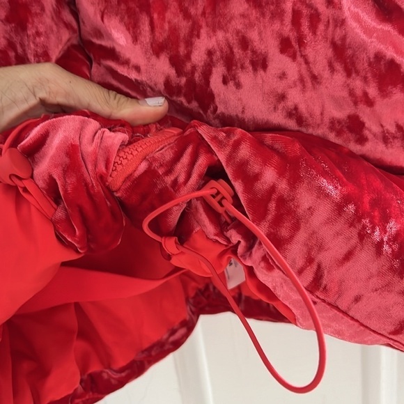 Fabletics Wander Crushed Velour Cropped Puffer Jacket Pink Strawberry - Picture 4 of 6